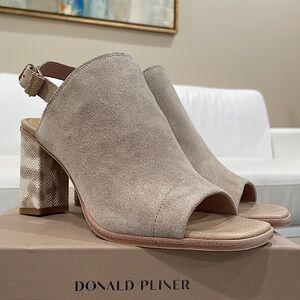NIB Donald Pliner ILIANA02 suede peep toe sling back kid suede heel mules sand 8